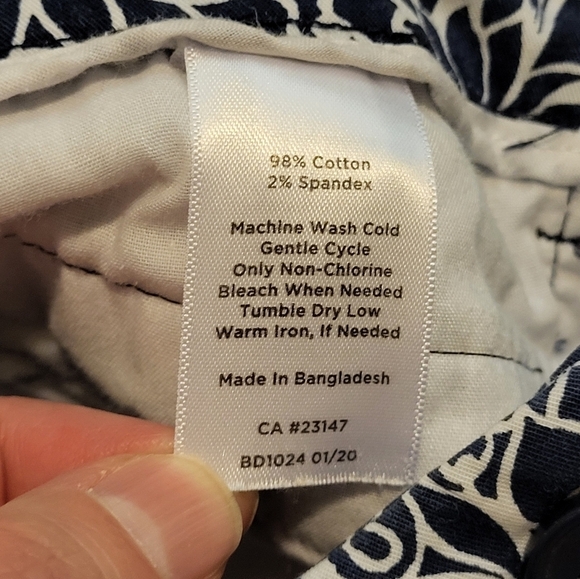 Talbots size 8 ankle stretch pants in a blue and white floral Print - Picture 5 of 10